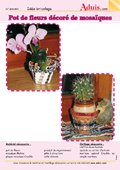 Pot de fleurs d&#xE9;cor&#xE9; avec des mosa&#xEF;ques