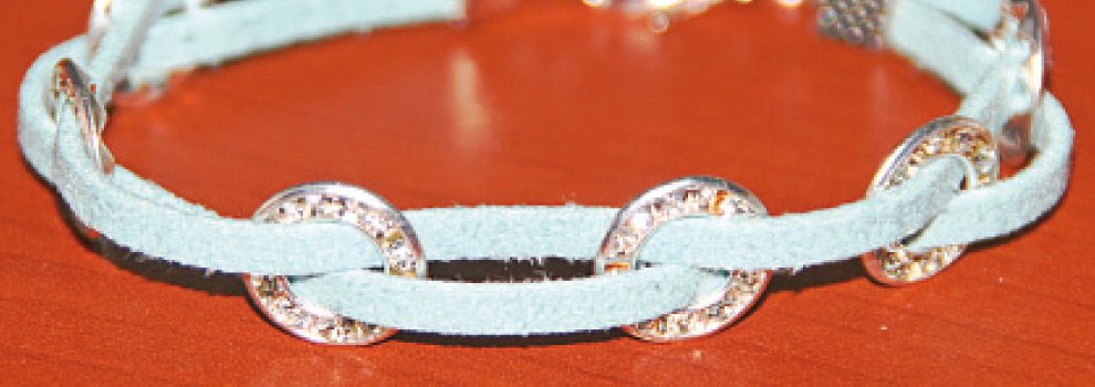 Bracelet velours bleu avec ronds strass
